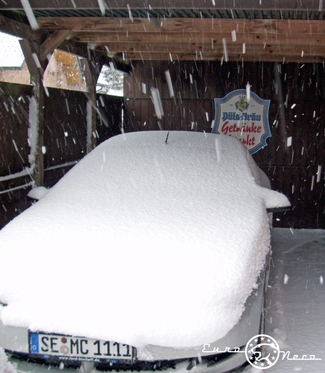 Schnee im Carport